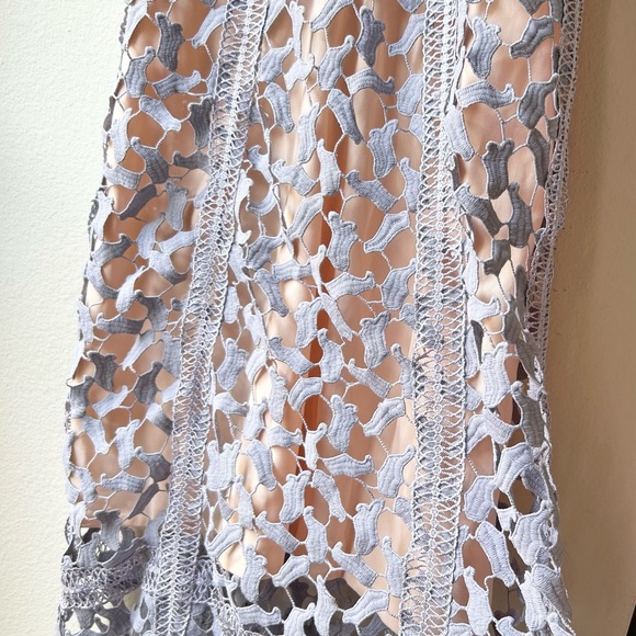 Elliatt Tingle Floral Crochet Lace Overlay Midi Dress Lilac Grey Purple Nude M - Picture 7 of 16